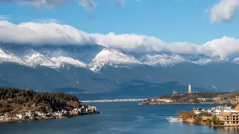 洱海晨光